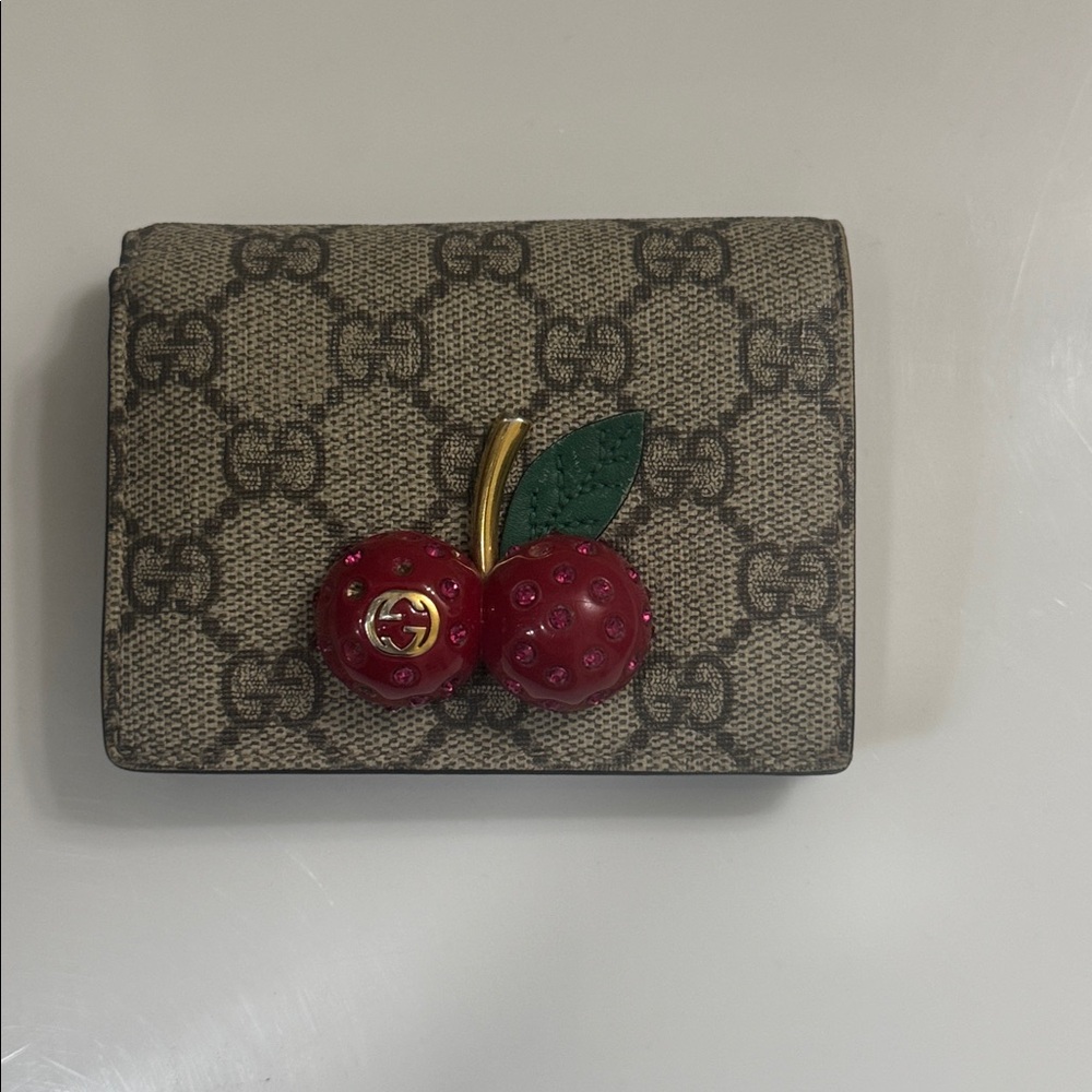 Gucci GG Supreme Cherry🍒 Wallet 476050.1147 • Crystal Cherry Motif Discontinued